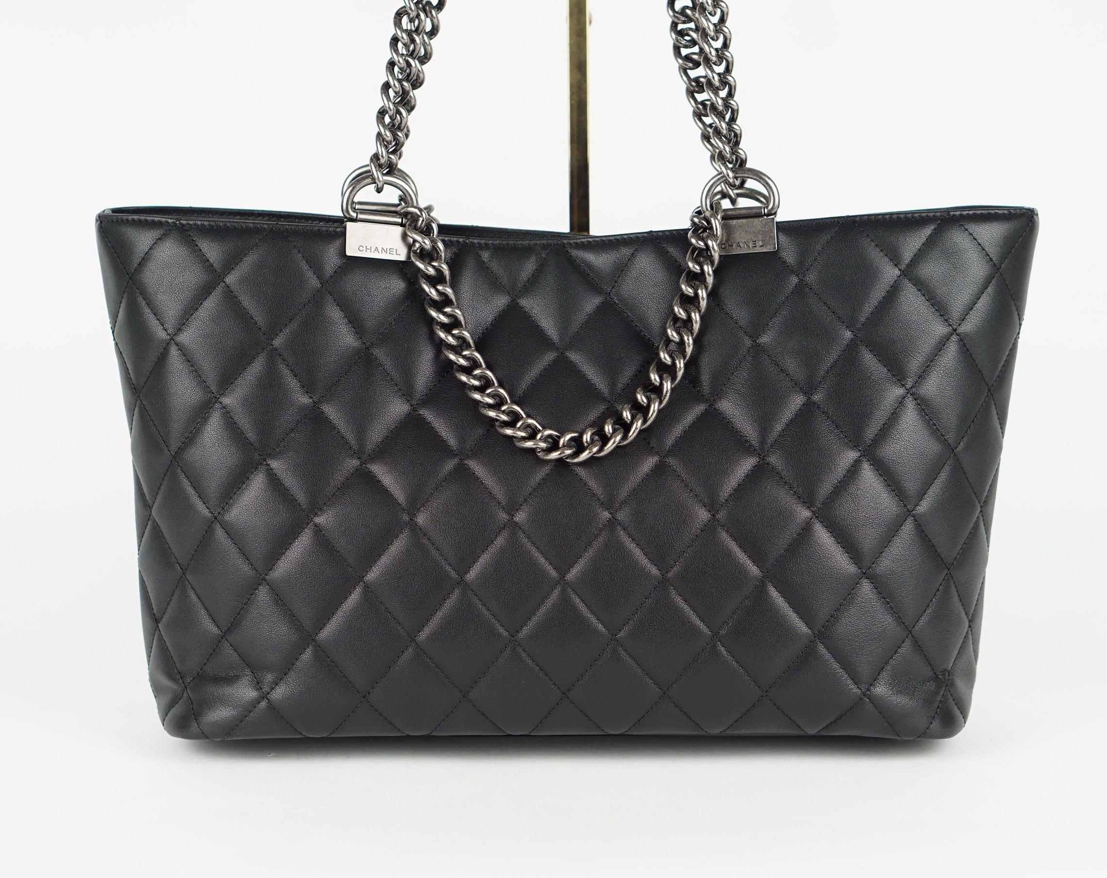 Chanel black quilted sale